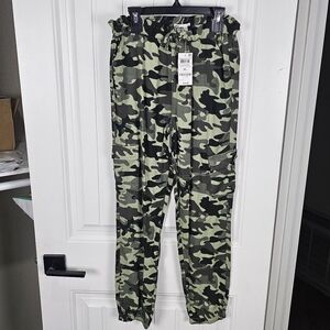 NWT Epic Threads Camo Green Non Denim Pants With Cargo Pockets Size XL Gossamer